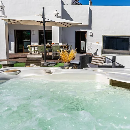 La Resina In - 2-bedroom With Jacuzzi Estepona