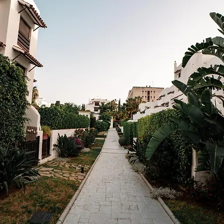 La Resina In - 2-bedroom With Jacuzzi * Estepona